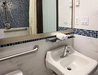 *** Hotel Howard Johnson Soho New York United States